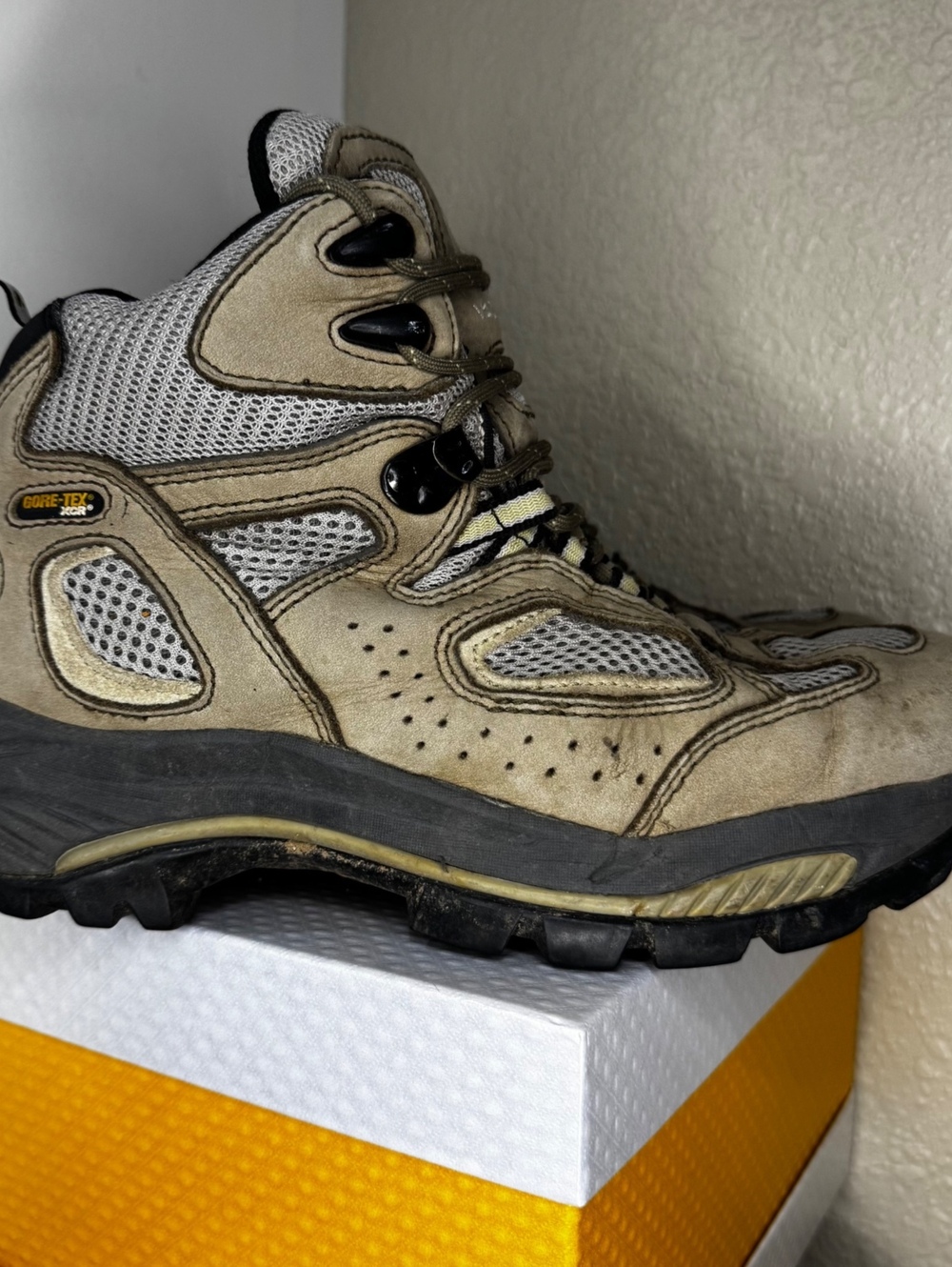 Vasque Breeze GTX XCR 7465 Gore-Tex Vibram Hiking Boots Women’s 9.5M